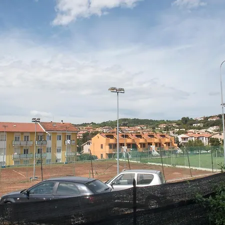 S145 - Sirolo, Nuovissimo Trilocale In Centro Con Giardino Appartement